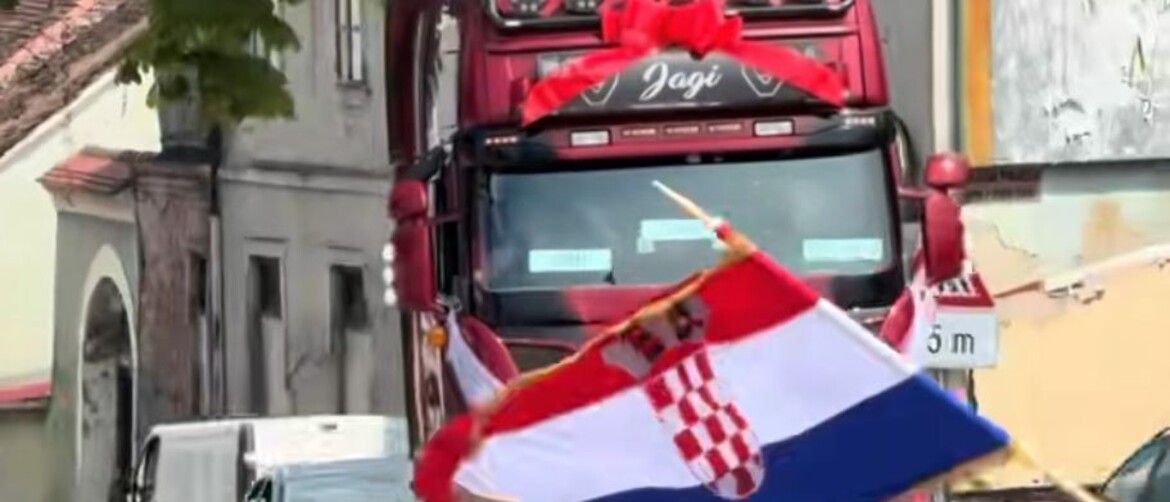 Mladenka u kamionu