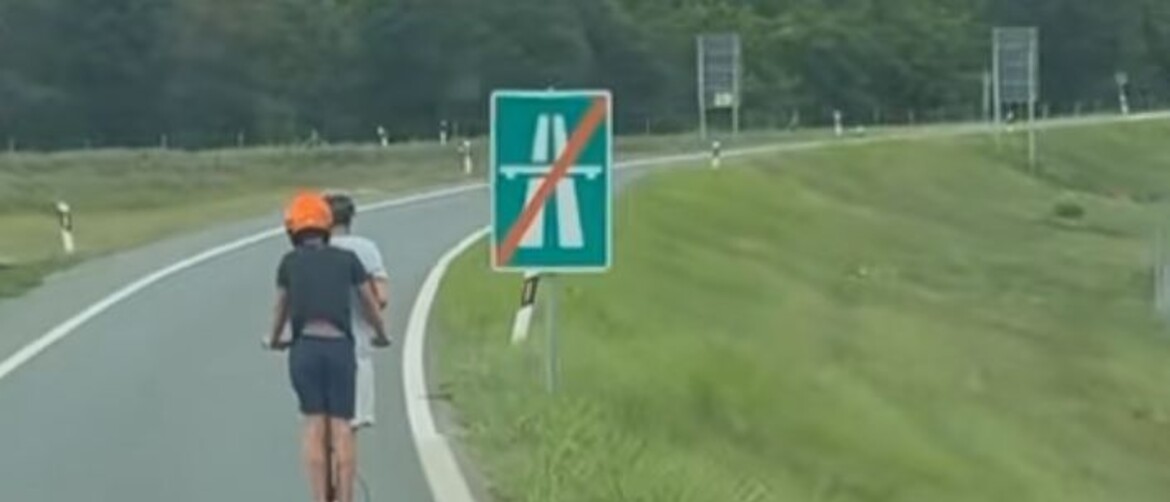 Klinci na romobilu