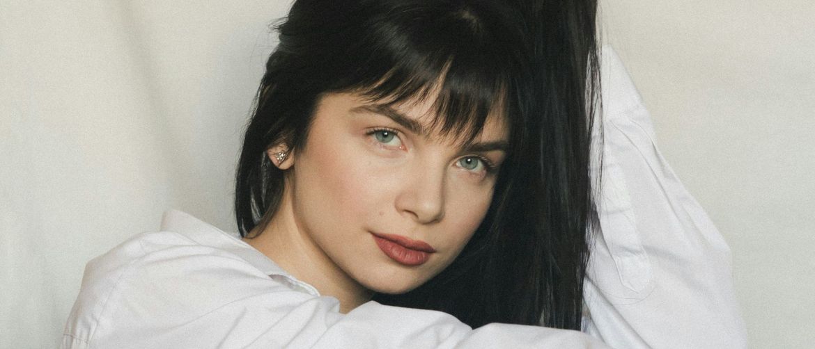 Djevojka sa šiškama