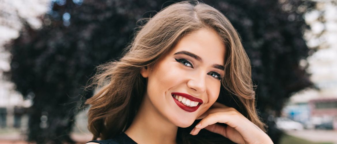 Djevojka s lijepom kosom