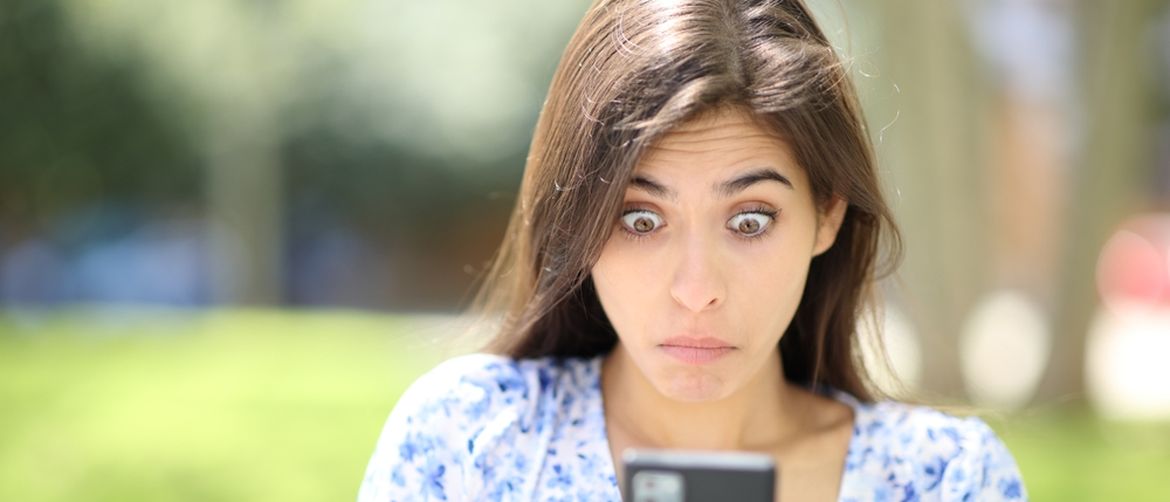 Iznenađena djevojka