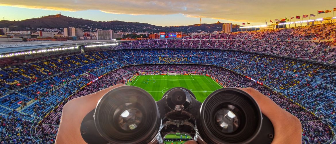 Nogometni stadion i dalekozor