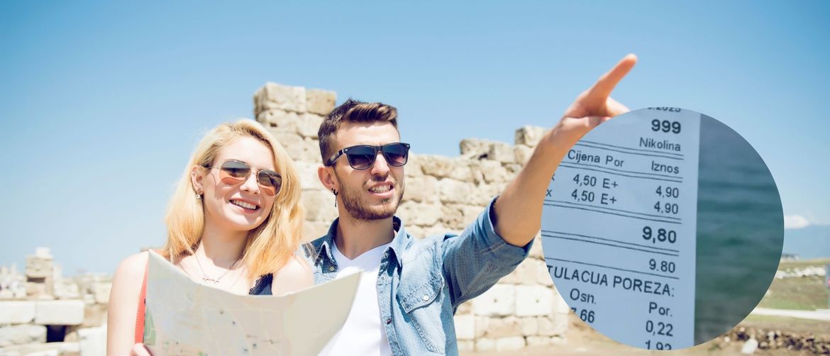 Turisti na moru i račun iz kafića u Vodicama