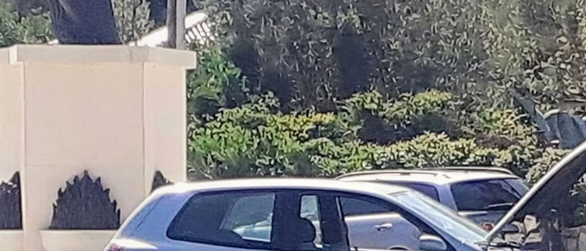 Auto pored mora