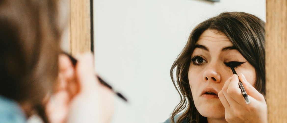 Stavljanje tuša na oči