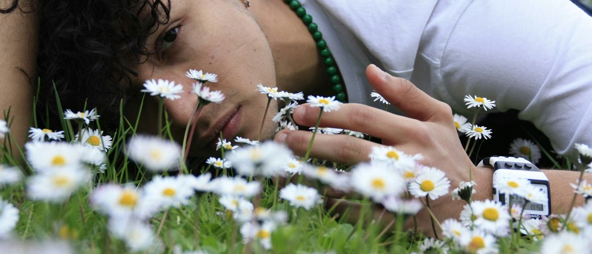 Dečko u tratinčicama