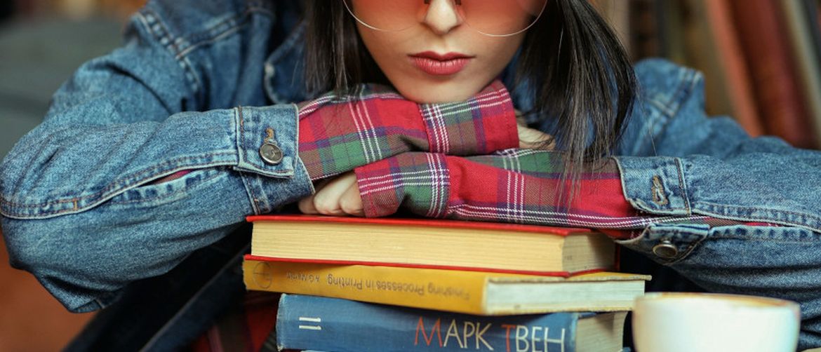 Zamišljena djevojka