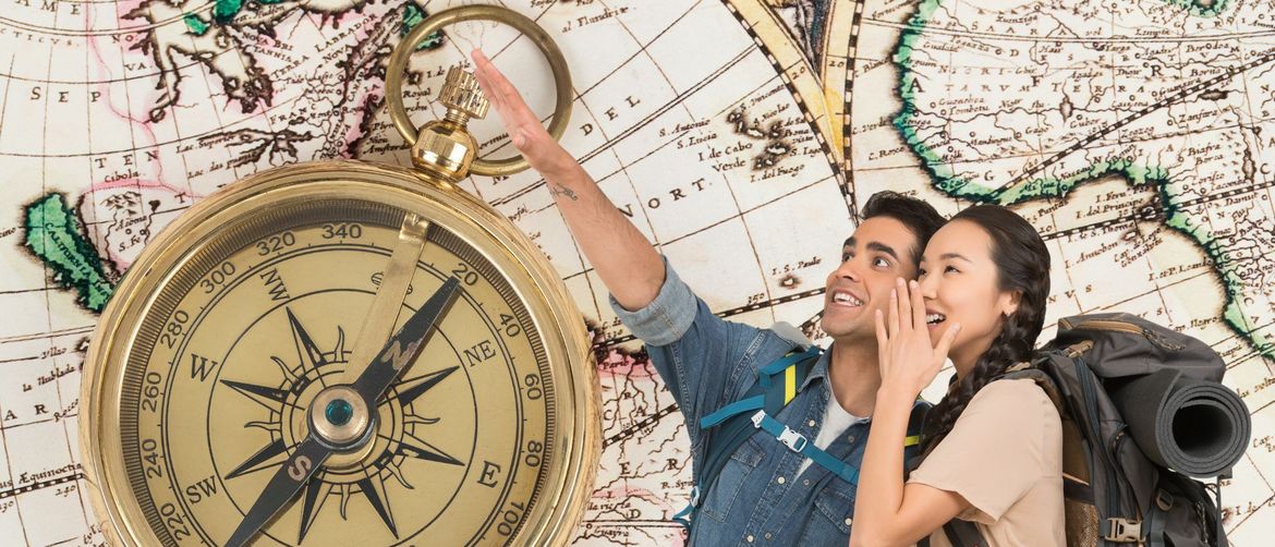 Svjetski putnici i karta svijeta s kompasom