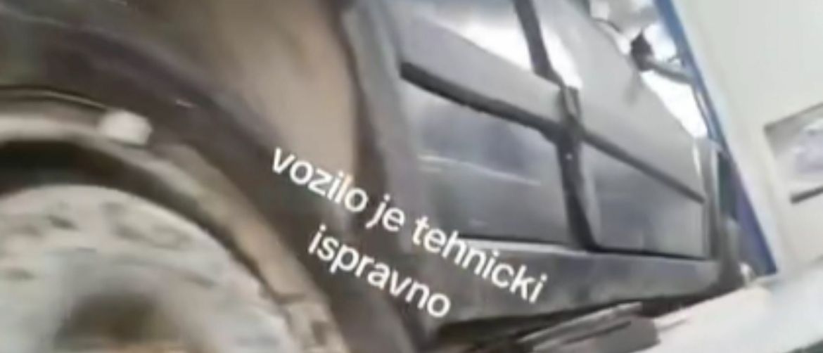 Golf 2 na dizalici automehaničarske radionice