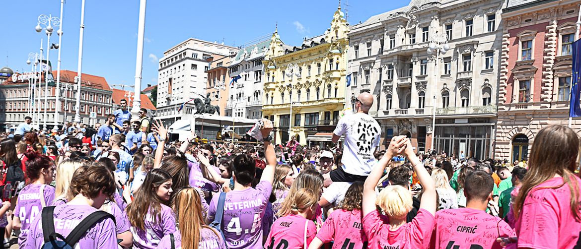 Maturanti slave svoj dan - 5