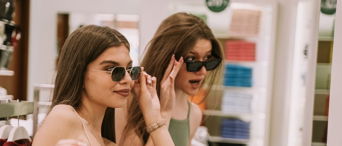 Prijateljice u shoppingu