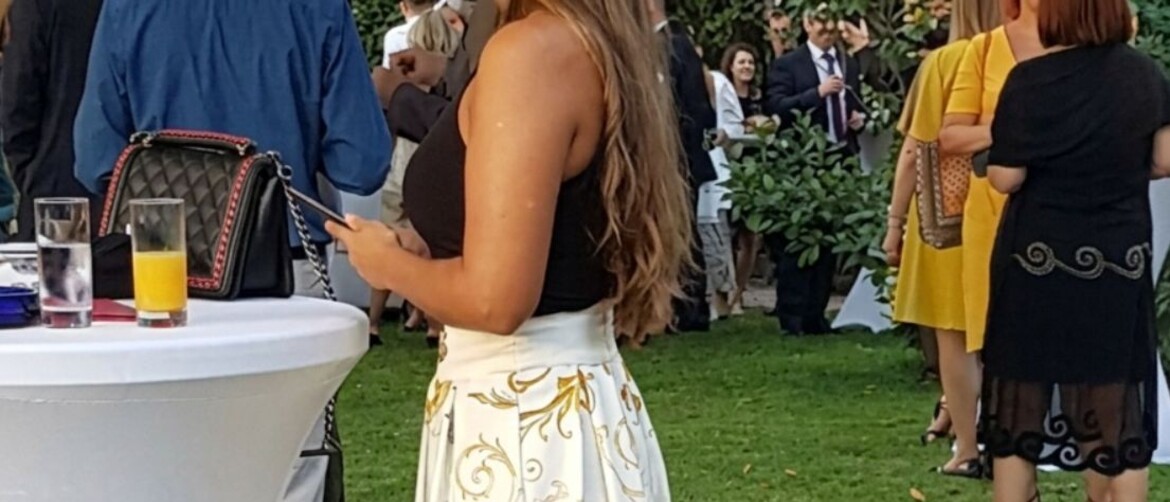 Žena na zabavi