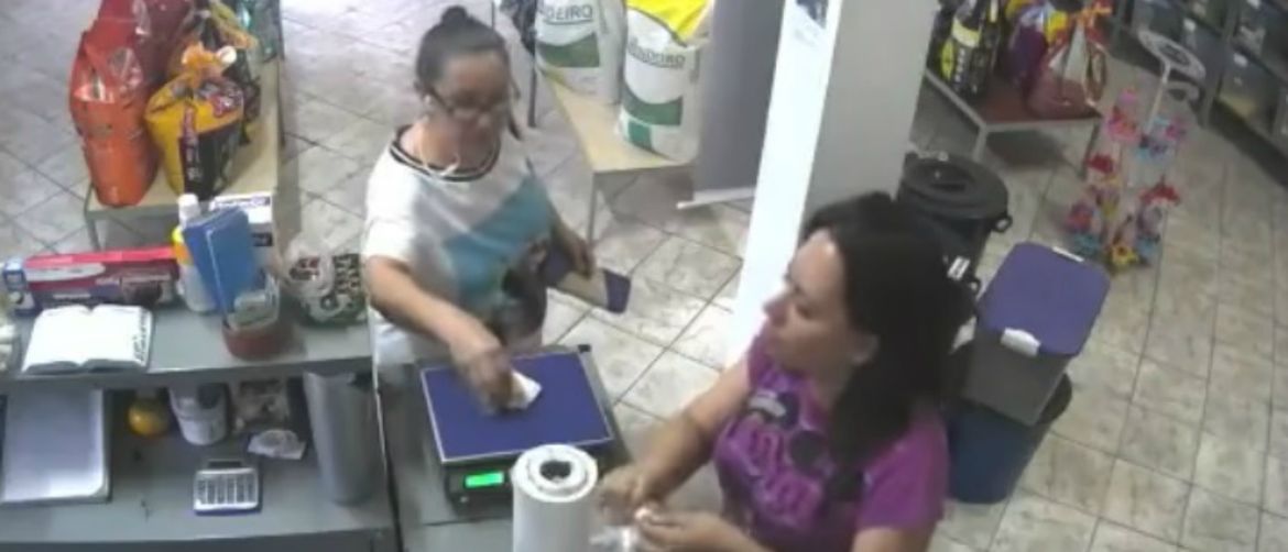 Brazil su stigla takva vremena da su građanima novčanice počele otimati i ptice (FOTO: YouTube/Screenshot)