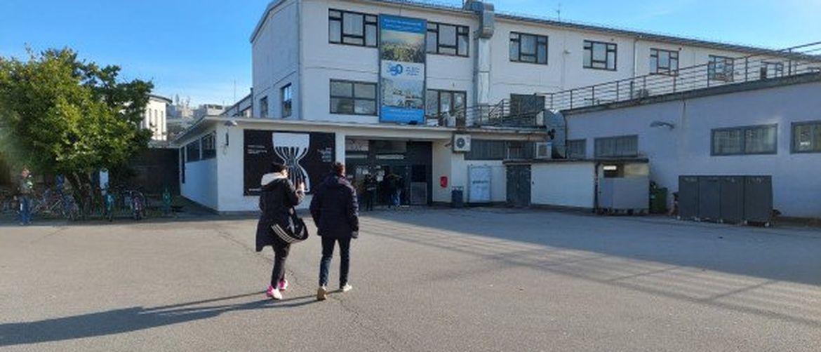 studenti ispred SCa, Studentski Centar