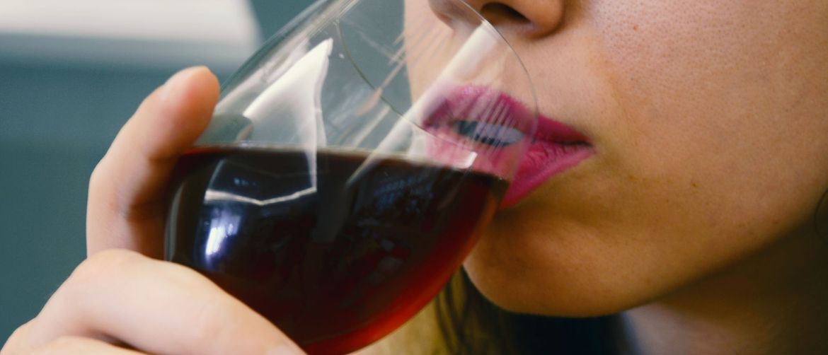 Crno vino često izaziva najgore glavobolje