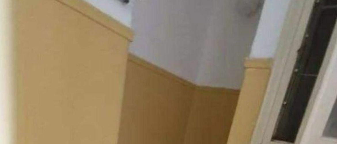 Neobično postavljena kada u kupaonici