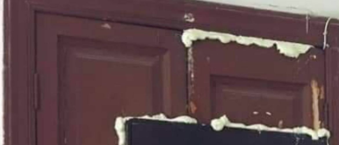 Urnebesno postavljena nova ulazna vrata