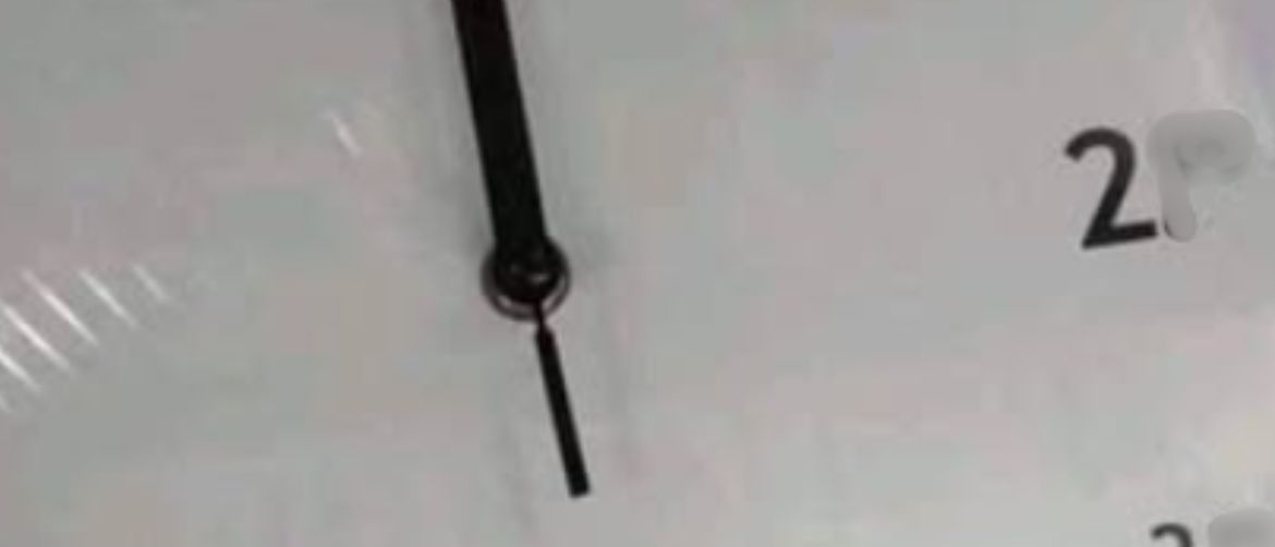 Neobičan dizajn zidnog sata