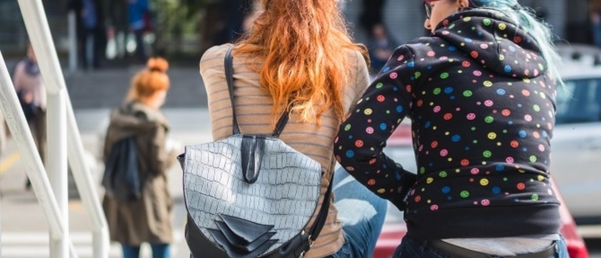 Studentice ispred Filozofskog fakulteta u Zagrebu