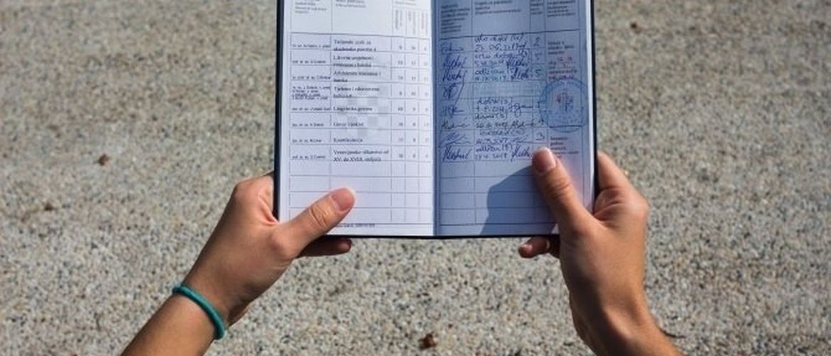 Indeks u rukama studenta, ocjene