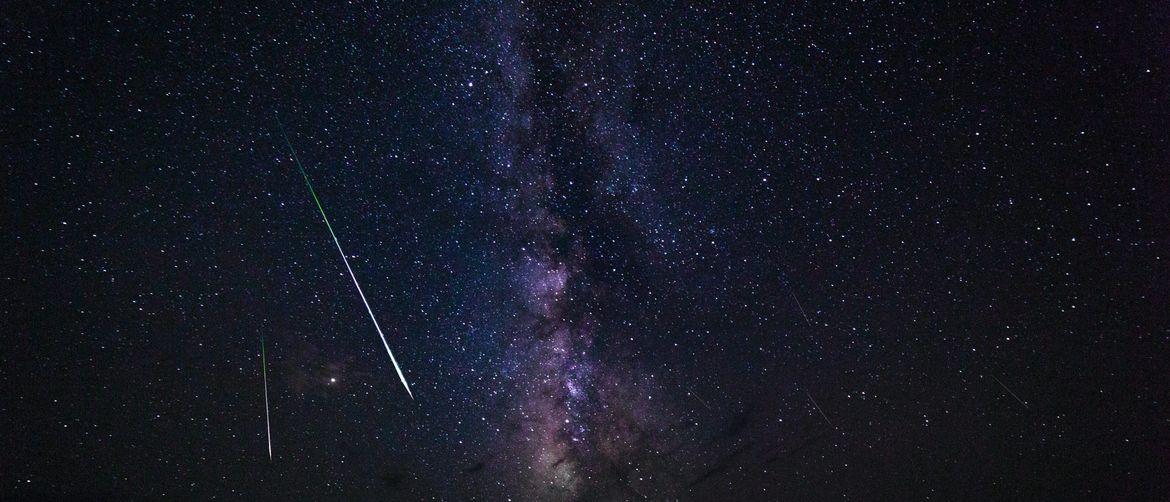Zvjezdano nebo s meteorima