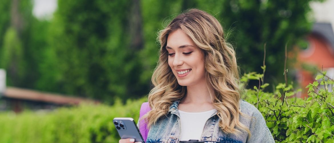 Djevojka na mobitelu