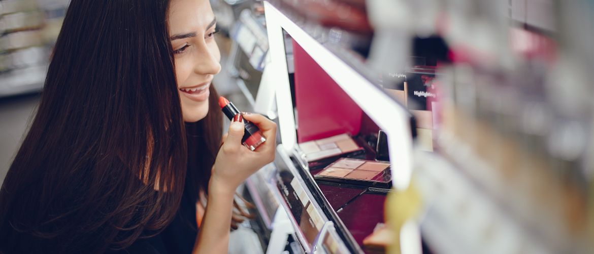 Isprobavanje ruža za usne