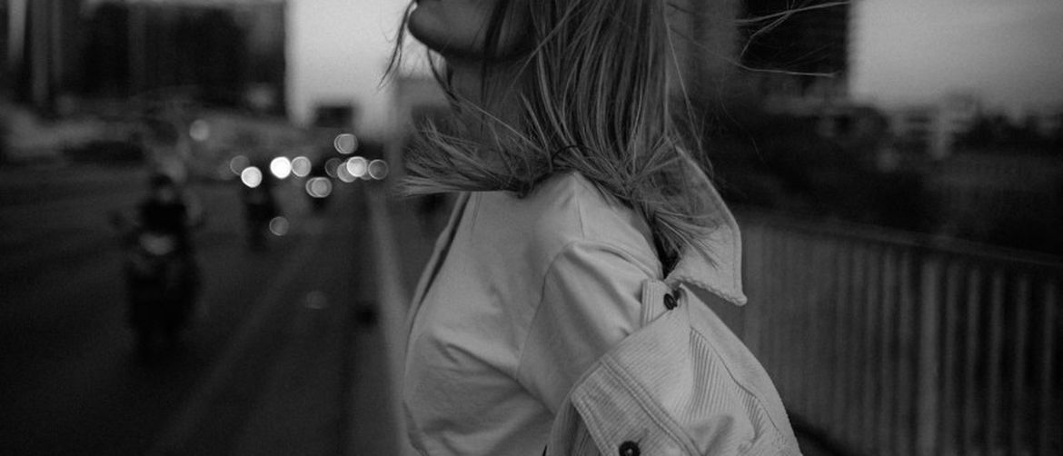 Djevojka slomljenog srca