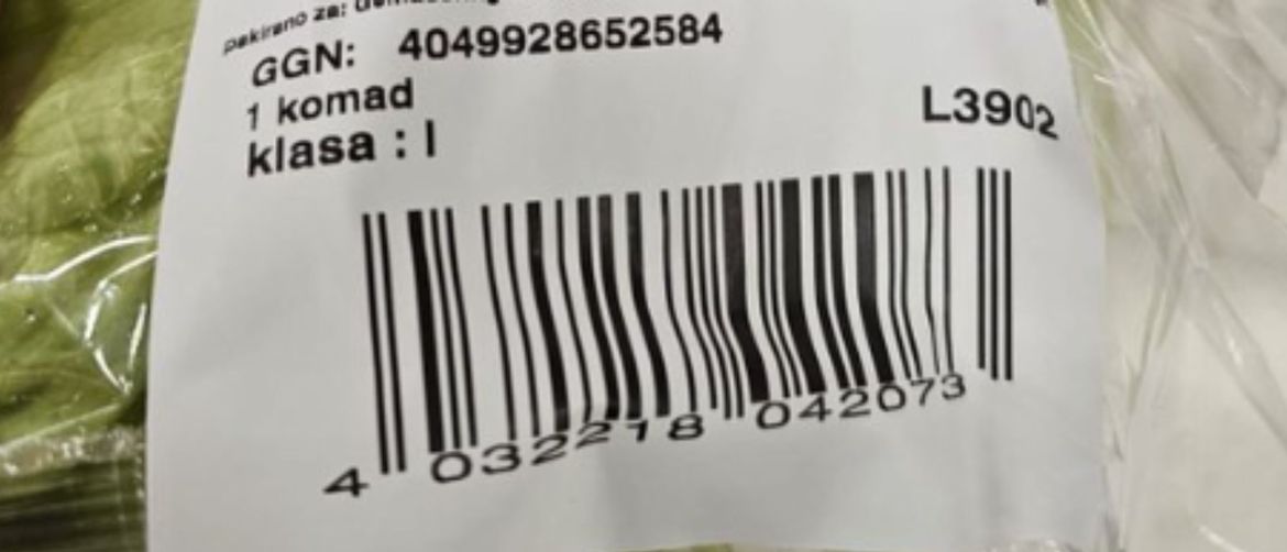 Salata s urnebesnim prijevodom na etiketi