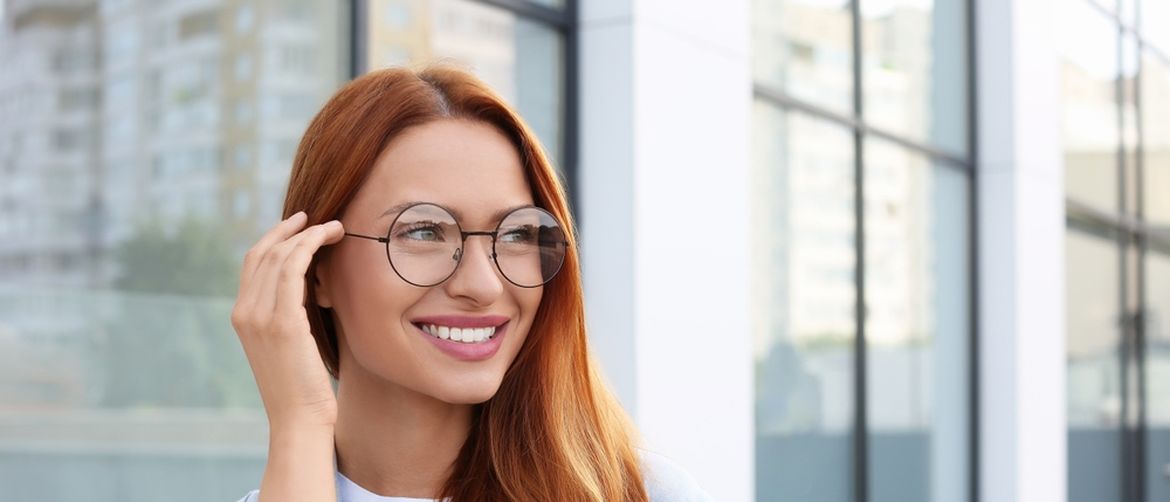 Djevojka s naočalama