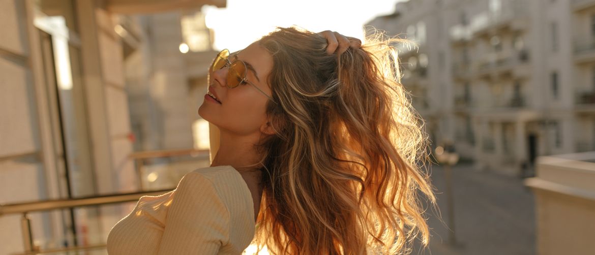 Djevojka s lijepom kosom