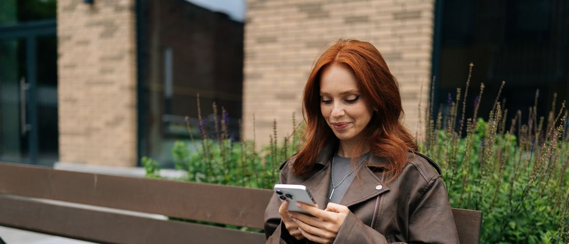 Djevojka u kožnoj jakni