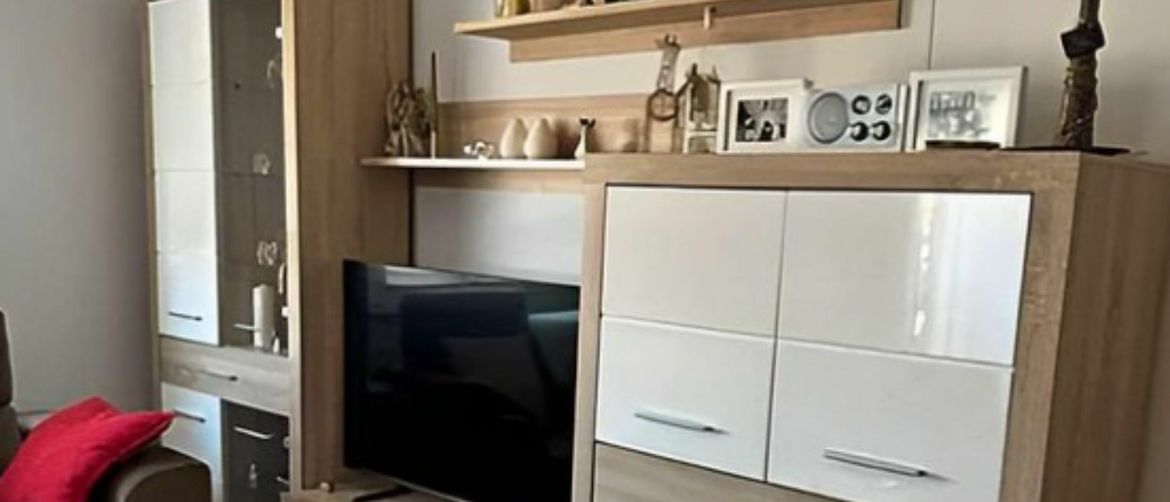 Urnebesan oglas za regal