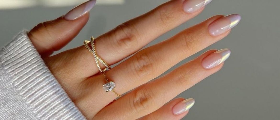 Manikura koja izdužuje prste