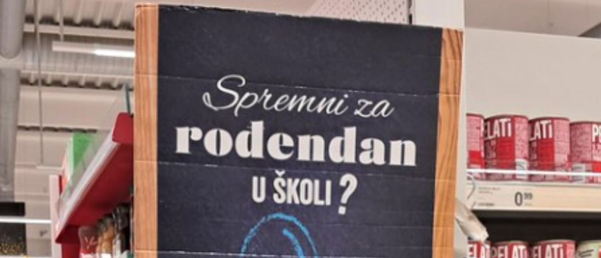 Natpis iznad police u trgovini