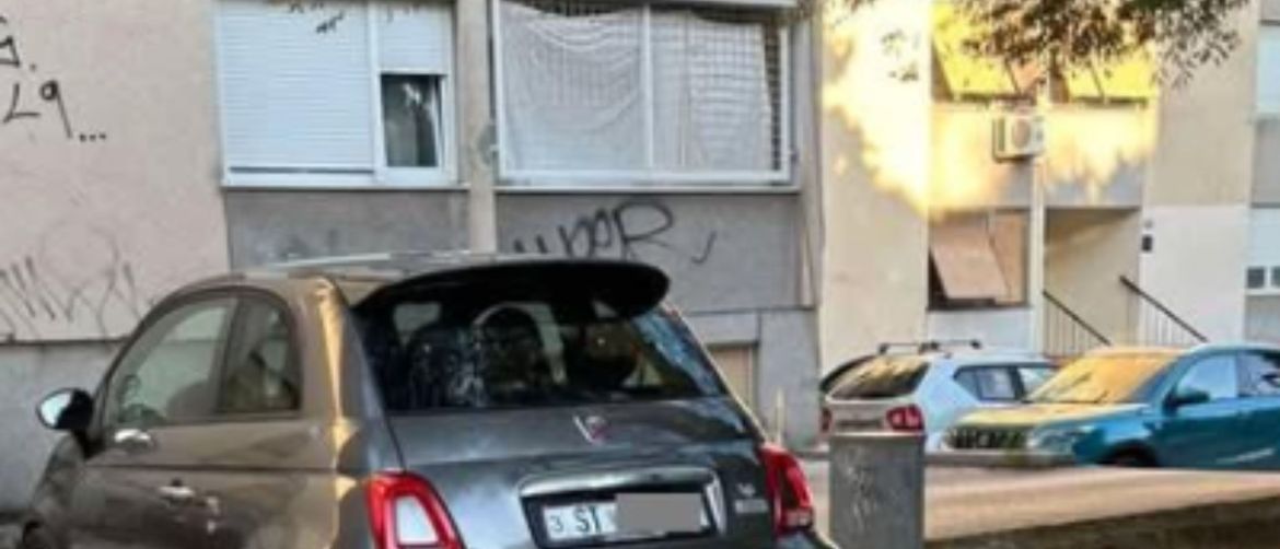 Nepropisno parkirani automobil u Splitu