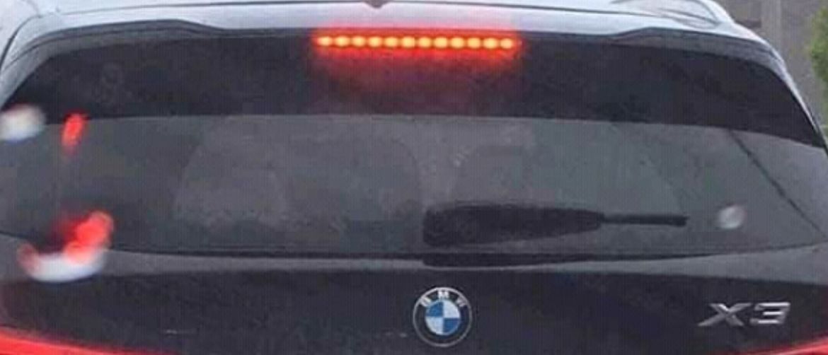 Automobil u SAD s neobičnim registracijskim oznakama