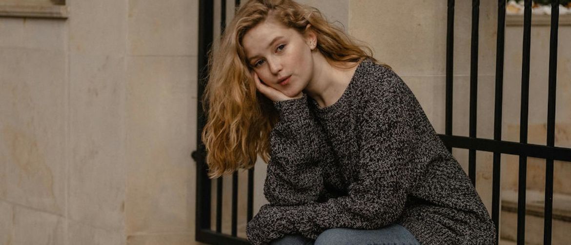 Zamišljena djevojka