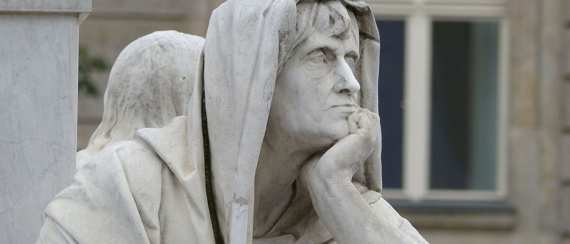 Kip muškarca koji razmišlja