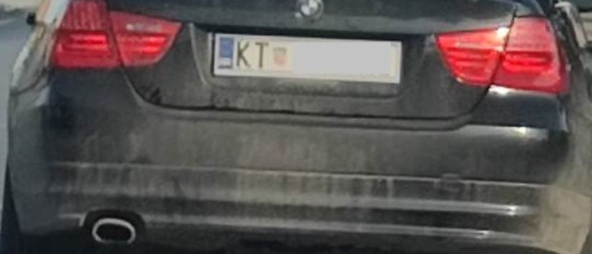 BMW iz Kutine i neobičan natpis