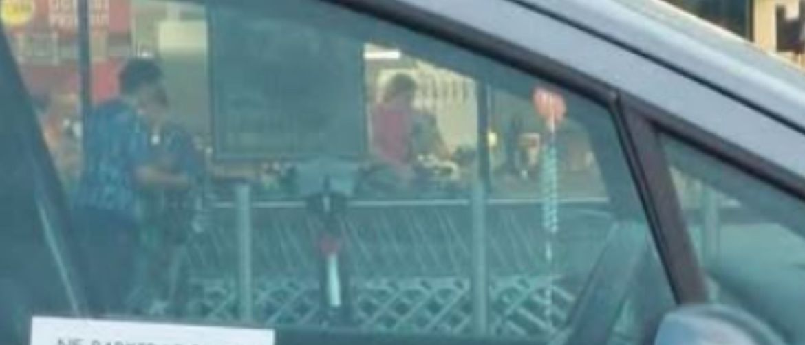 Naljepnica na automobilu u Vinkovcima