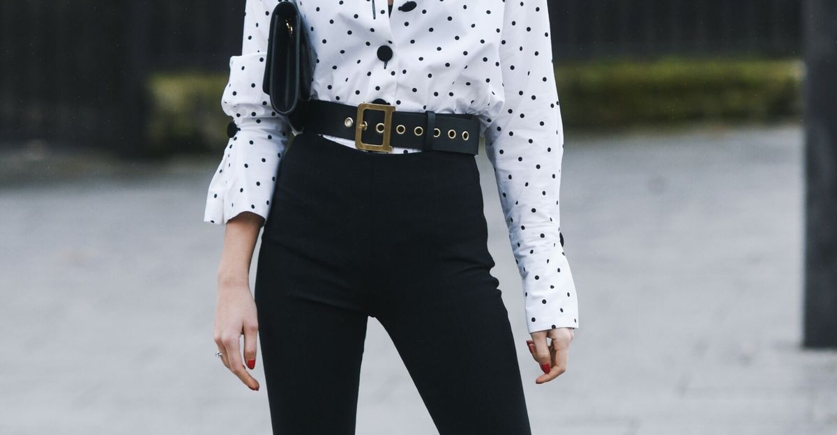 Crne hlače savršen su izbor za posao i izlaske