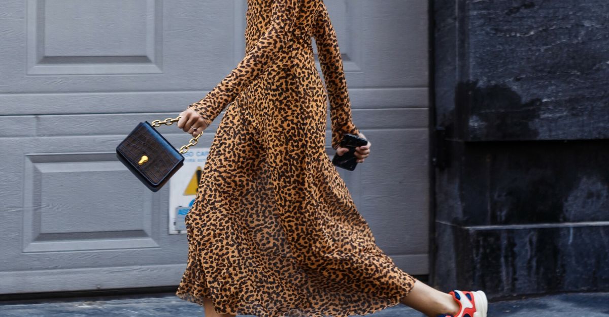 Haljina i tenisice sjajan su spoj