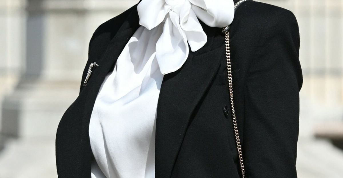 Ljepotica iz Zagreba u svečanoj kombinaciji