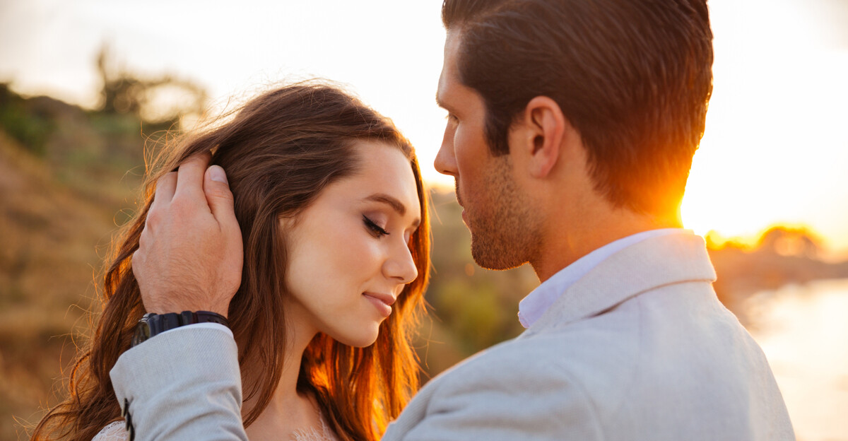 Close,Up,Portrait,Of,A,Beautiful,Married,Couple,At,The