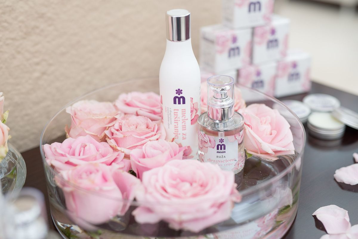 Melemovo dragocjeno suho ulje s esencijalnim uljem ruže novi je član obitelji Melem