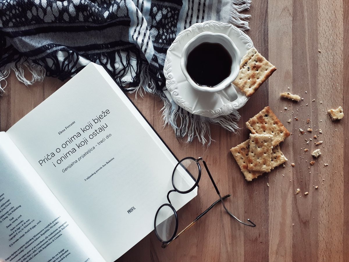 \'Genijalna prijateljica\' jest prekrasno napisana saga o ženama, transformaciji jedne zemlje, odrastanju, politici, majčinstvu i ljubavi