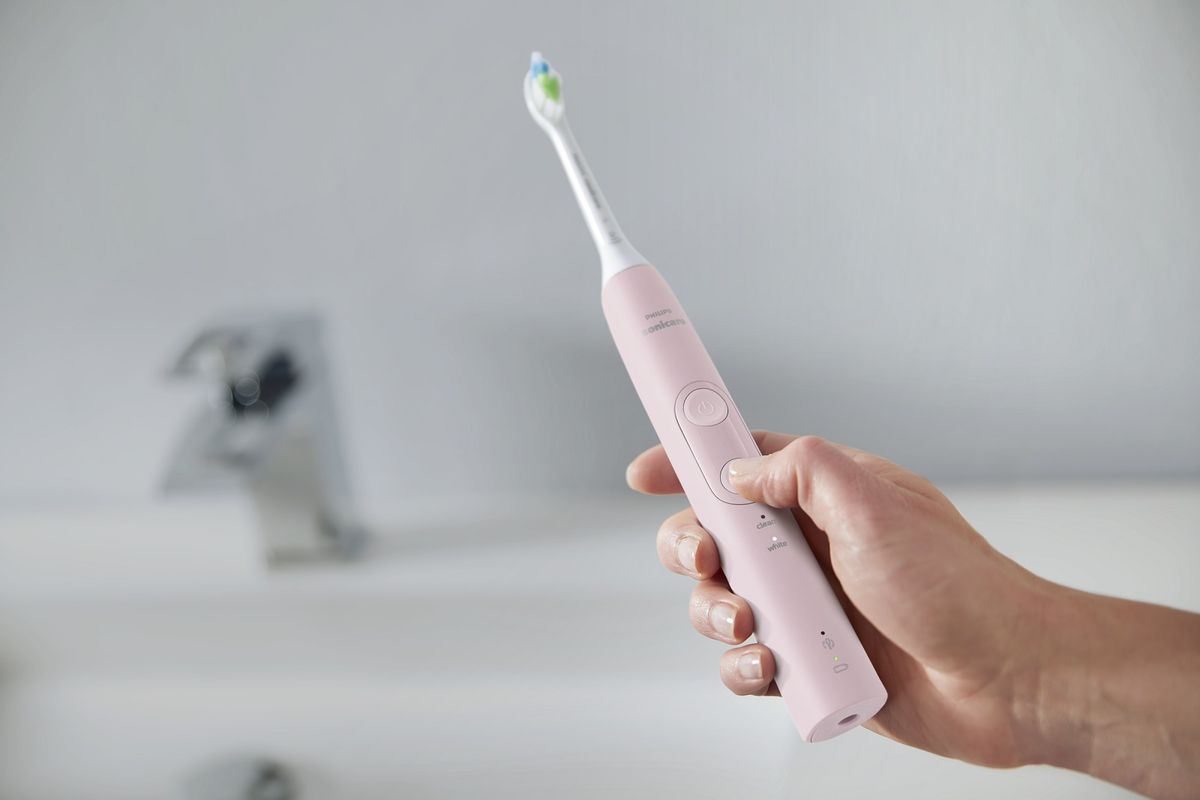 Philips Sonicare četkica sa svojim posebnim programima može izbijeliti zube u samo tjedan dana