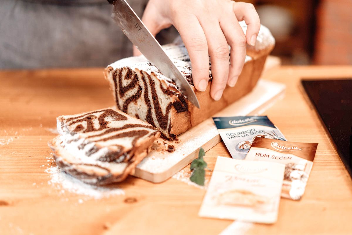 Mirisna babka Sandre Rončević s rogačem i čokoladom - 13