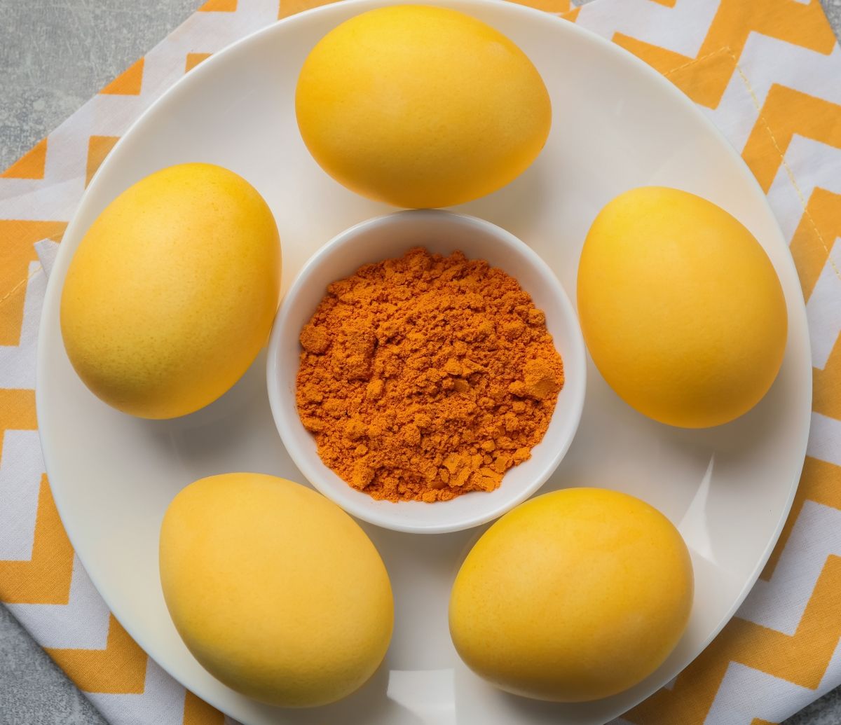 Jaja obojena kurkumom